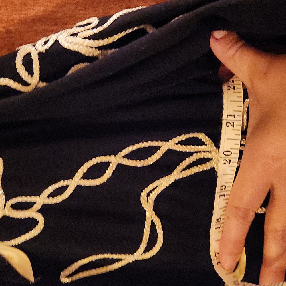 Elegant Black and White Floral Women's Cardigan - Picture 6 of 9
